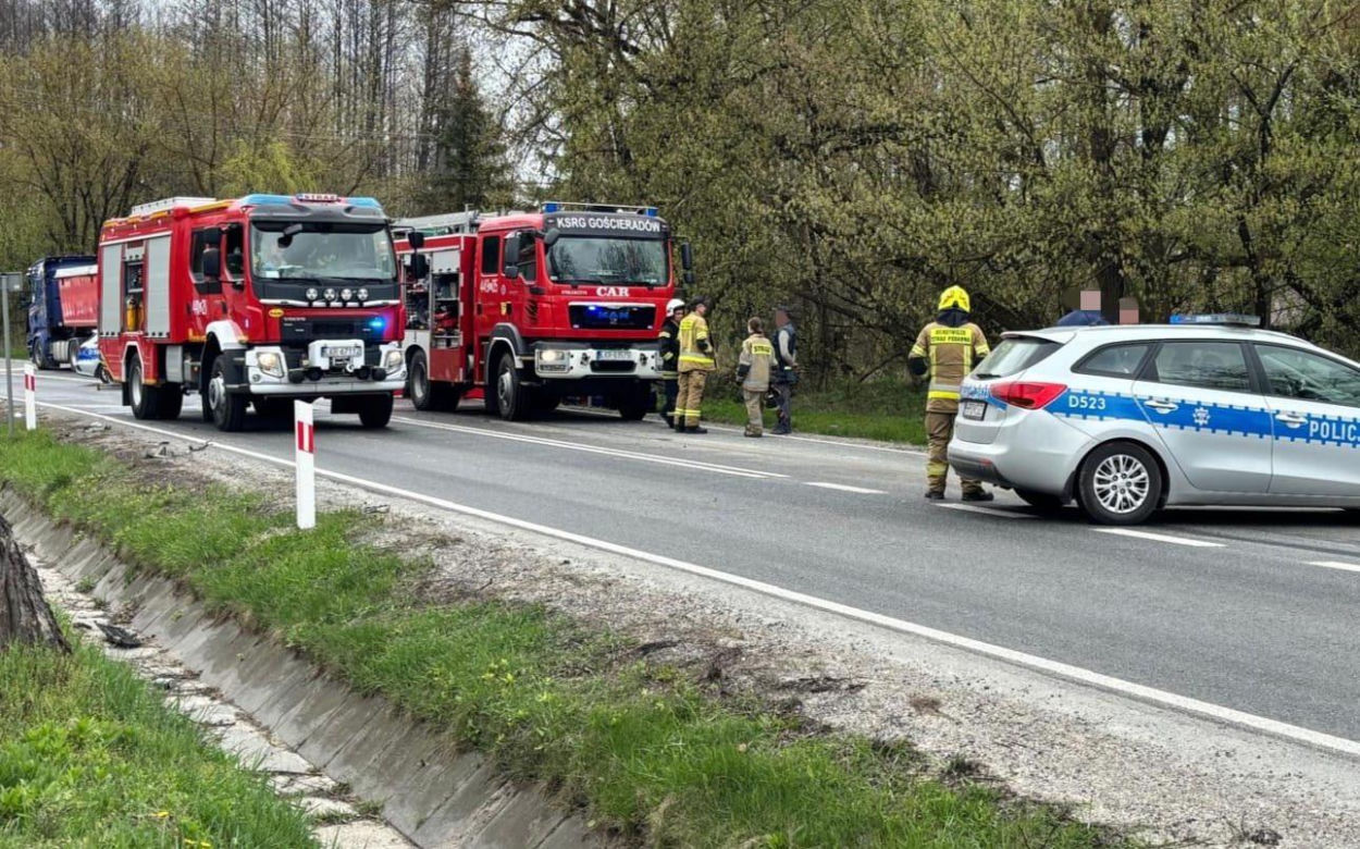 Nie żyje kierowca osobówki, pasażerka w szpitalu. Tragiczny wypadek koło Kraśnika