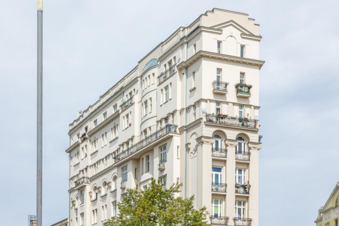 Żelazko, czyli kamienica Kacperskich w Warszawie