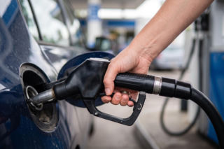 Hurtowe ceny paliw 04.10.2026. Czas na oddech dla kierowców