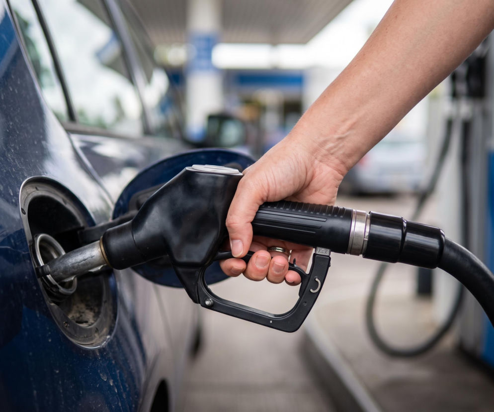 Hurtowe ceny paliw 04.10.2026. Czas na oddech dla kierowców