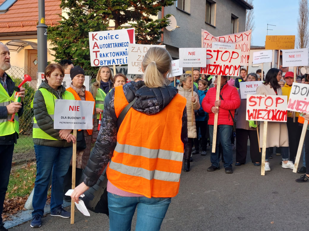 Protest mieszkańców Kostuchny przeciwko budowie wieżowców