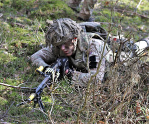 Brytyjscy żołnierze, ćwiczenia na poligonie