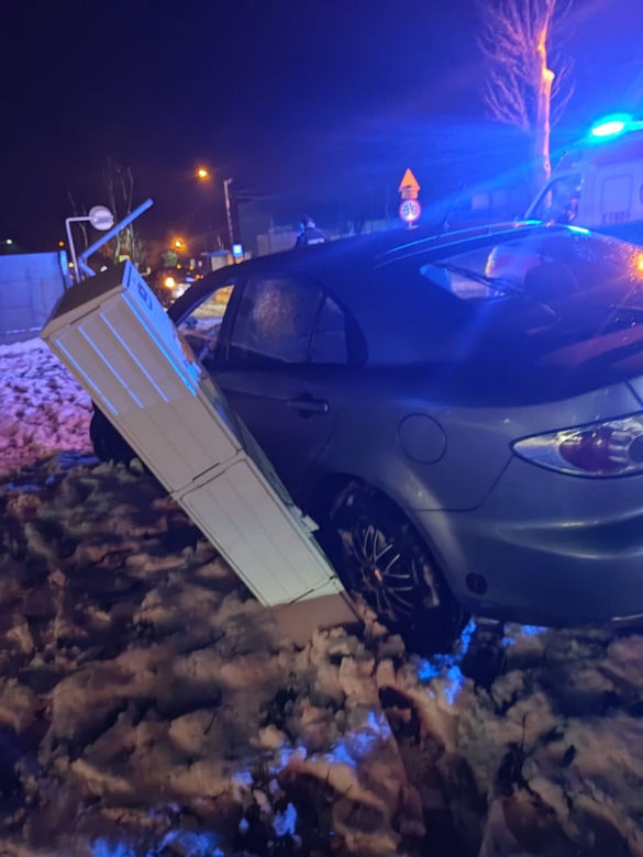 Łódzkie. Uderzył w dwie idące chodnikiem 17-latki. Nie posiadał uprawnień do kierowania samochodem