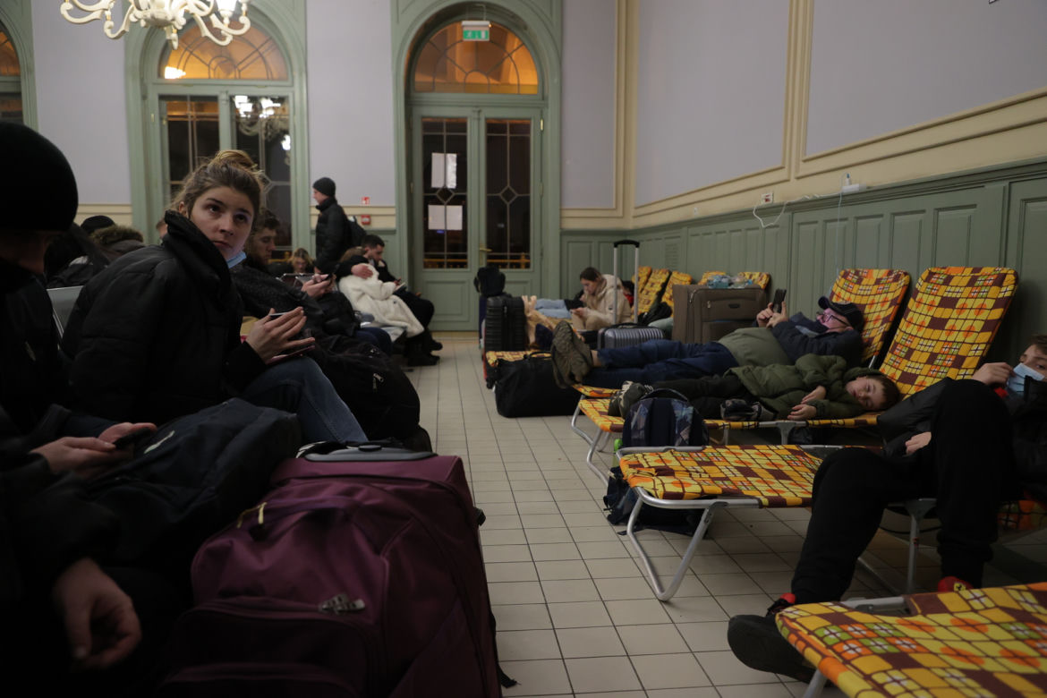 Pierwsza fala uchodźców na dworcu w Przemyślu