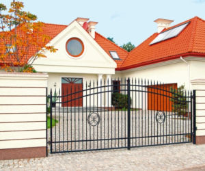 Najpiękniejsze ogrodzenia: w stylu dworkowym