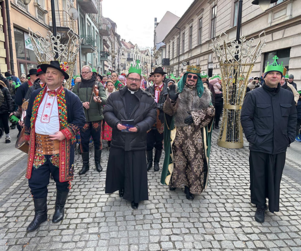 Orszak Trzech Króli w Nowym Sączu.  Tłumy na ulicach miasta [ZDJĘCIA] 