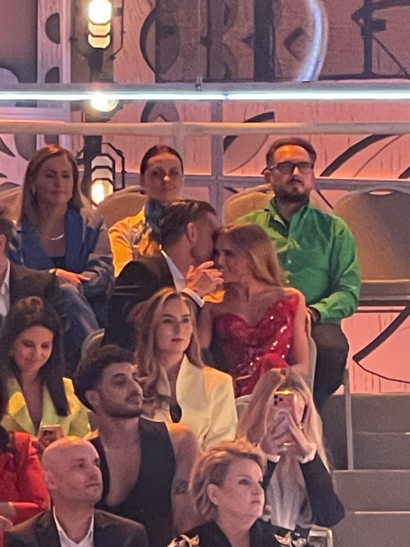 Tak Kaczorowska i Rogacewicz zachowywali się na ramówce TVP. Najpierw obejmował, a potem nurkował pod krzesło!