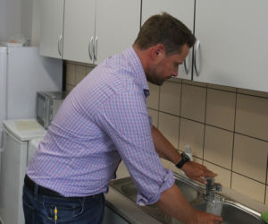 Trzaskowski. Kranówka jest zdrowa piję ją