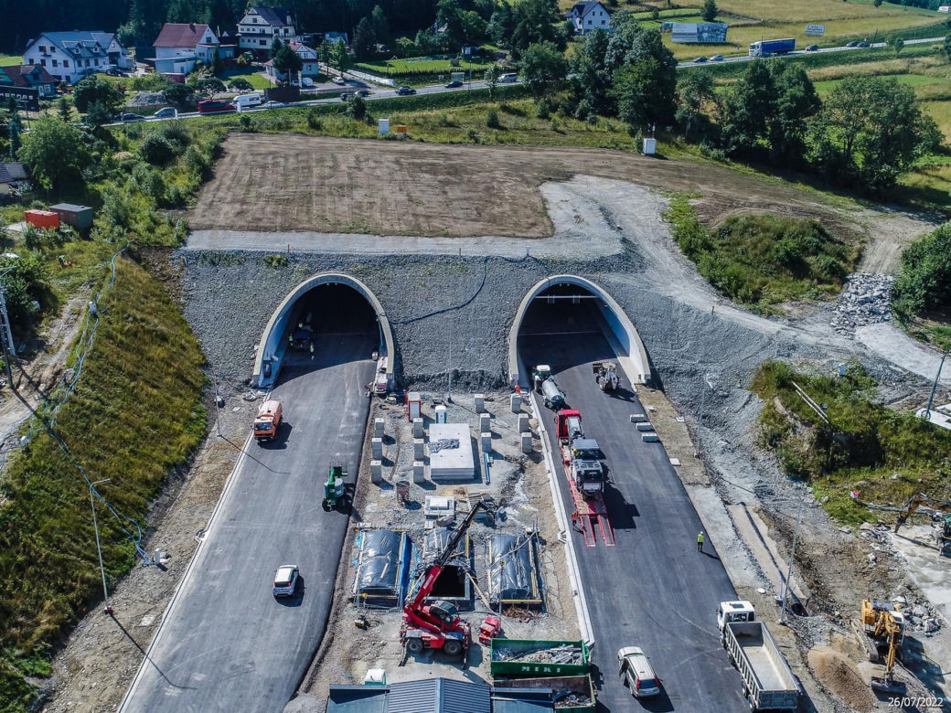Dom pisarza - Jalu Kurka stał kilkadziesiąt metrów od wjazdu do tunelu na S7