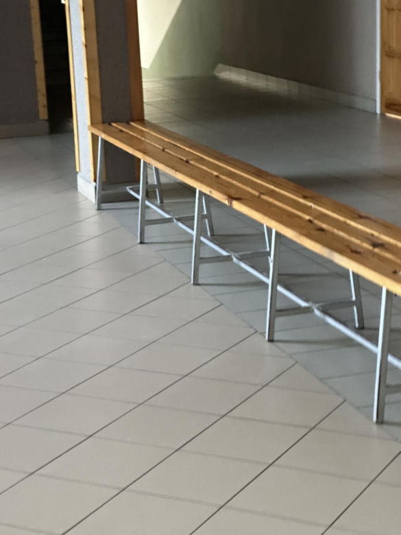 Zmyli ślady krwi po makabrze w szkole. Uczniowie zostali zwolnieni z lekcji