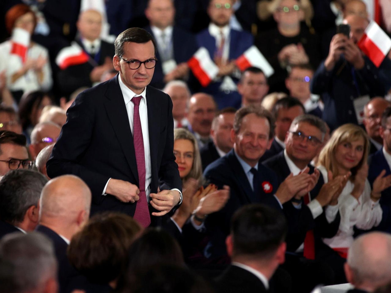 Morawiecki zapewnia, iż chce zostać w PiS. W partii mu nie wierzą: "Stowarzyszenie m…