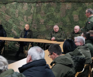 Premier i szef MON na poligonie w Zielonce obserwowali testy bezzałogowców