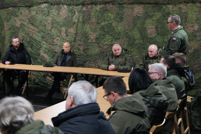 Premier i szef MON na poligonie w Zielonce obserwowali testy bezzałogowców