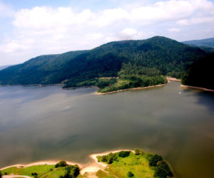 To jezioro w Małopolsce grało w filmie Ogniem i mieczem. Teraz umiera, a mieszkańcy są przerażeni brakiem wody