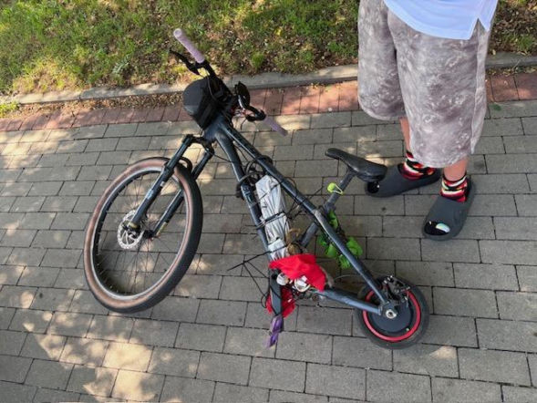 Od mandatu do wielkiej szansy. Chcą nagrodzić 12-latka za niezwykły pojazd 