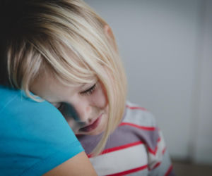 Te objawy łatwo zignorować. Tak organizm dziecka pokazuje, że się stresuje