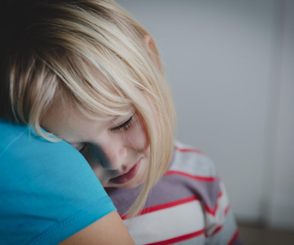 Te objawy łatwo zignorować. Tak organizm dziecka pokazuje, że się stresuje