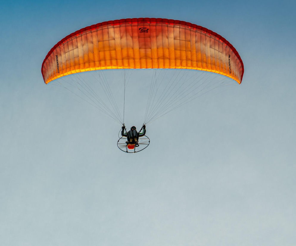 Dramat pod Zamościem. Paralotniarz runął na ziemię, w akcji śmigłowiec LPR