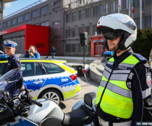 Policjanci jeżdżą odnowionymi radiowozami! Samochody aż się błyszczą! [ZDJĘCIA]