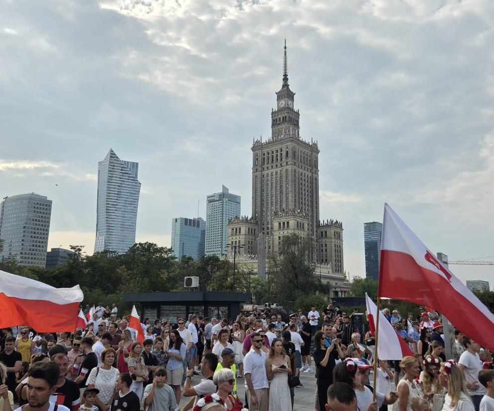 Godzina W w Warszawie. Syreny, race i wzruszający hołd dla powstańców
