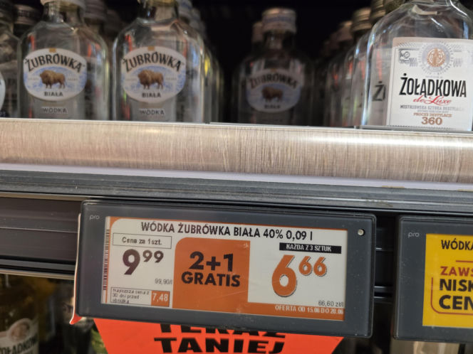 Lekarze oburzeni promocją alkoholu w "Biedronce"