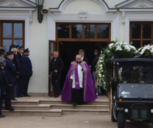 Porwali i skatowali Adriana z Ciechanowa. Bliscy żegnają 23-latka