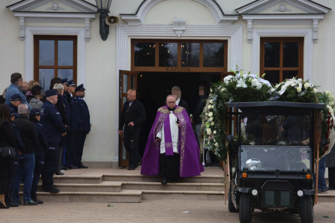 Porwali i skatowali Adriana z Ciechanowa. Bliscy żegnają 23-latka