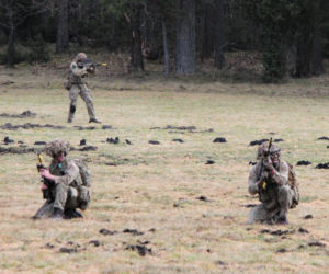 Brytyjscy żołnierze, ćwiczenia na poligonie