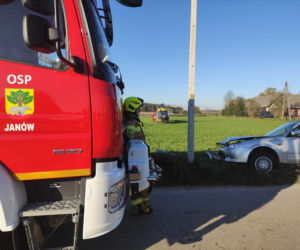 Wypadek śmiertelny w Nowowoli. Nie żyje kierowca mazdy [ZDJĘCIA]