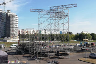 Koncert Maty w Rzeszowie. Trwa rozstawianie sceny na Podpromiu [ZDJECIA]