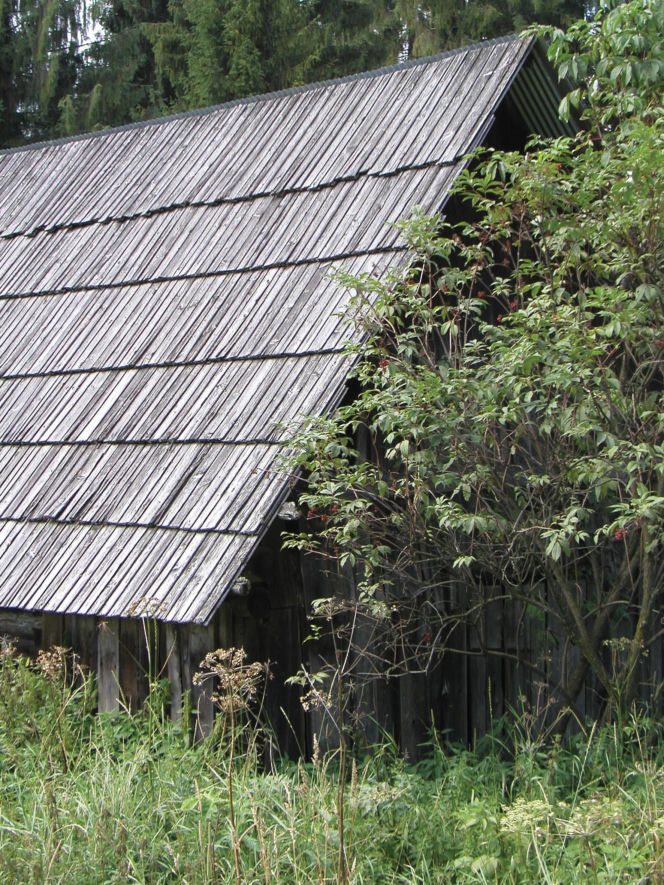 To jedna z najpiękniejszych wsi na Podhalu. Według legendy jej pierwszym sołtysem był słynny zbójnik
