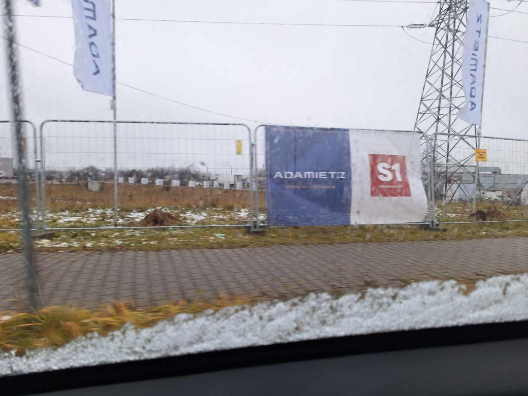 Trwają prace w budynku byłego hipermarketu Tesco w Tarnowskich Górach.
