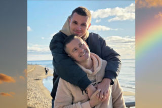 Para gejów wzięła ślub za granicą, teraz komentuje wyrok TSUE. Sorry, Polsko!