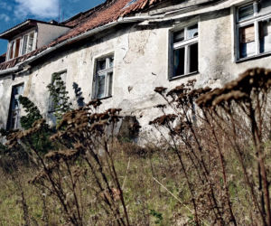 Ruiny zamku w Ełku. Tajemnicze miejsce na półwyspie robi wrażenie [ZDJĘCIA]