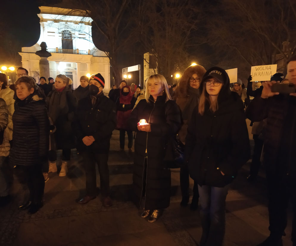 Siedlczanie zamanifestowali swoje poparcie dla Ukrainy w wojnie z Rosją podczas pokojowej demonstracji 28.02