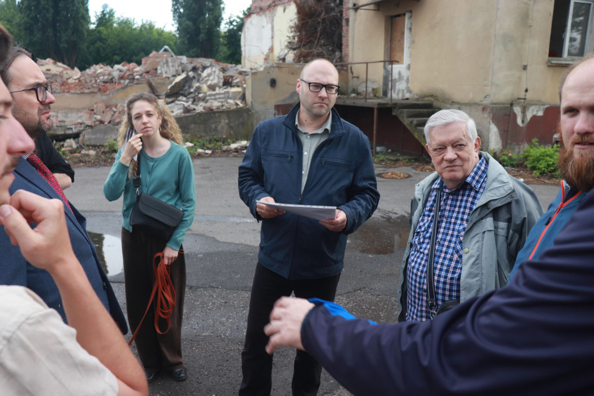 W Bydgoszczy droga do salonu ze sportowymi niemieckimi samochodami ma prowadzić przez dawny cmentarz ewangelicki. „Wciąż spoczywają na nim szczątki dawnych mieszkańców okolicy”