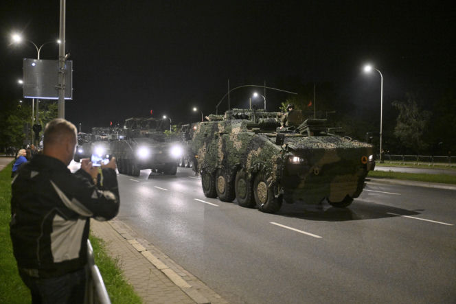 Nocna próba defilady wojskowej w Warszawie