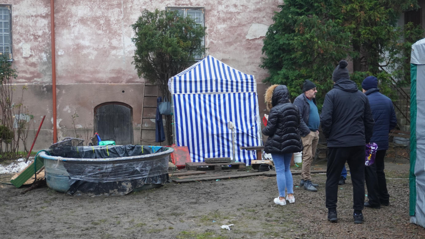 Benedyktynki sprzedają ekologiczne karpie w XIII-wiecznym klasztorze w Staniątkach. To już wielowiekowa tradycja 