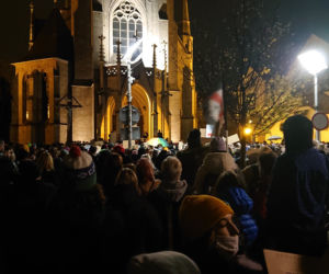 Na ulicach Katowic pojawiły się tłumy. Protestujący szli pod hasłem: Ani jednej więcej [ZDJĘCIA]