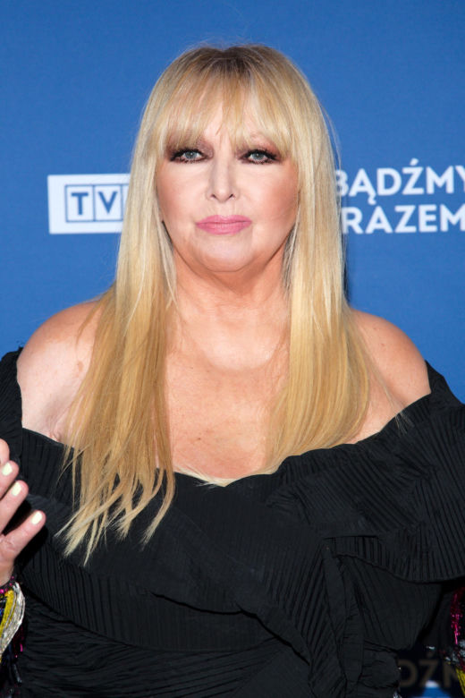 Maryla Rodowicz jest podglądana w swoim ogrodzie 