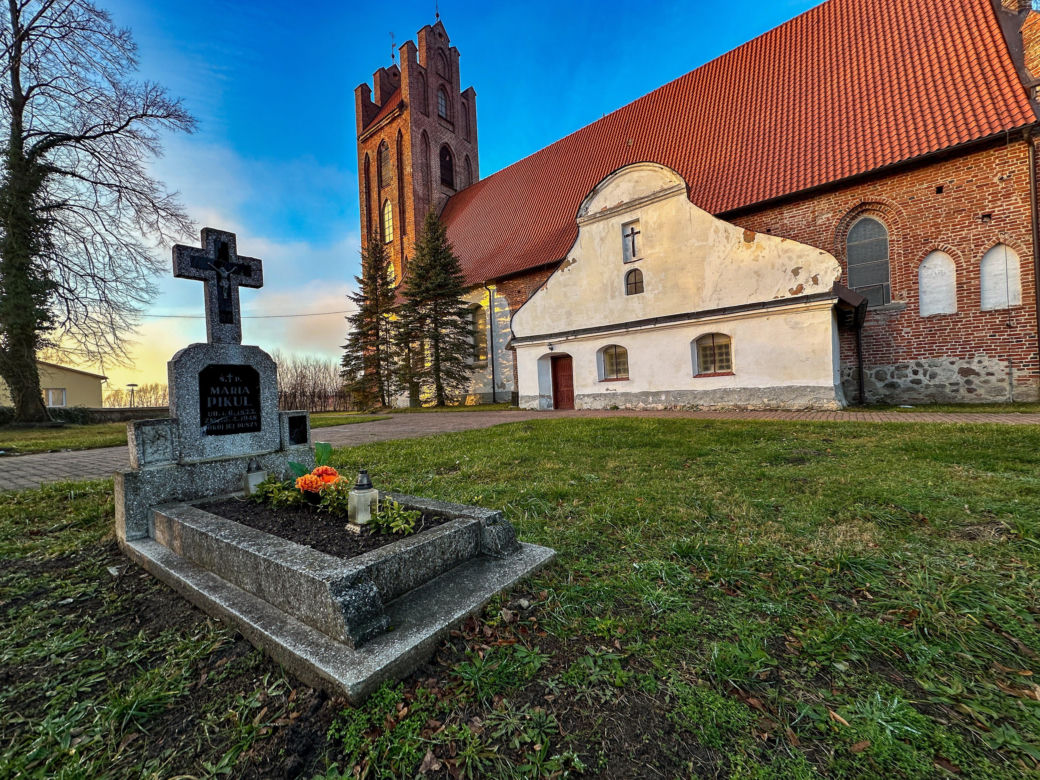 O tej wsi zrobiło się głośno z dnia na dzień. Ksiądz chodzący po kolędzie zaatakował psa