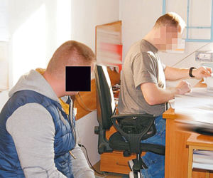 Rozbierali auta i wpadli