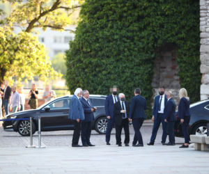 Prezes PiS na Wawelu z rodziną. Hołd Kaczyńskim oddali też Morawiecki i Szydło
