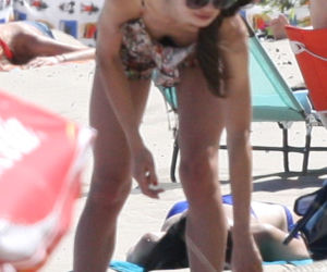 Marta pręży się na plaży