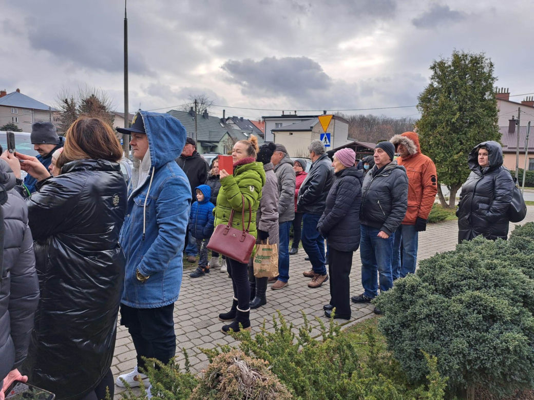 Dębica. Justyna zmarła po 7 godzinach na SOR. Mieszkańcy przyszli protestować [GALERIA]
