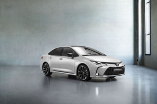Toyota Corolla Sedan GR Sport dołącza do modeli o usportowionym wyglądzie