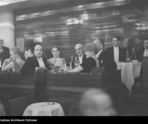 Sylwestrowe bale w II RP. Elegancja, szampan i mazur o północy