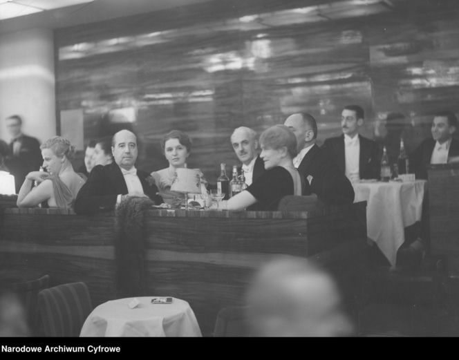 Sylwestrowe bale w II RP. Elegancja, szampan i mazur o północy