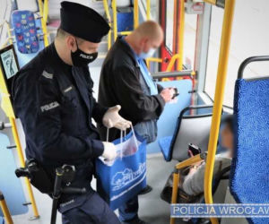 Co grozi za brak maseczki w autobusie? Możesz dostać mandat! Sprawdź, ile zapłacisz
