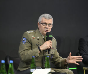 Warszawskie Targi Obronne. Scena Biała Rozmowa kontrolowana? Łączność cywilna i wojskowa a zagrożenia hybrydowe